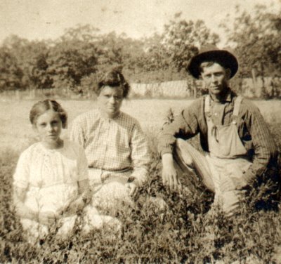 William N. Jenkins with wife, Lestie, and daughter, Pearl, about 1912